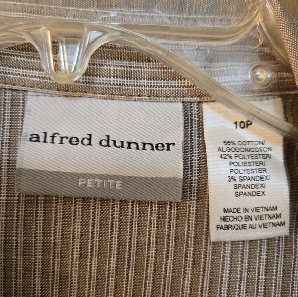 Cute light tan button up shirt/ jacket. 3/4 sleeve. Great for layering. Size 10 - Picture 3 of 5